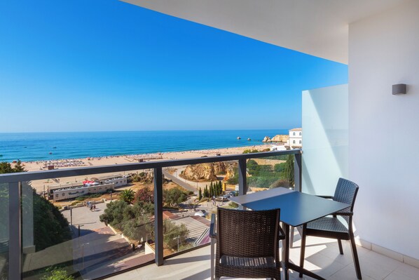 Pillow-top beds, minibar, in-room safe, blackout curtains