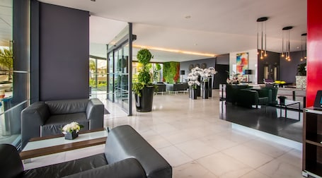 Lobby sitting area. RR Hotel da Rocha