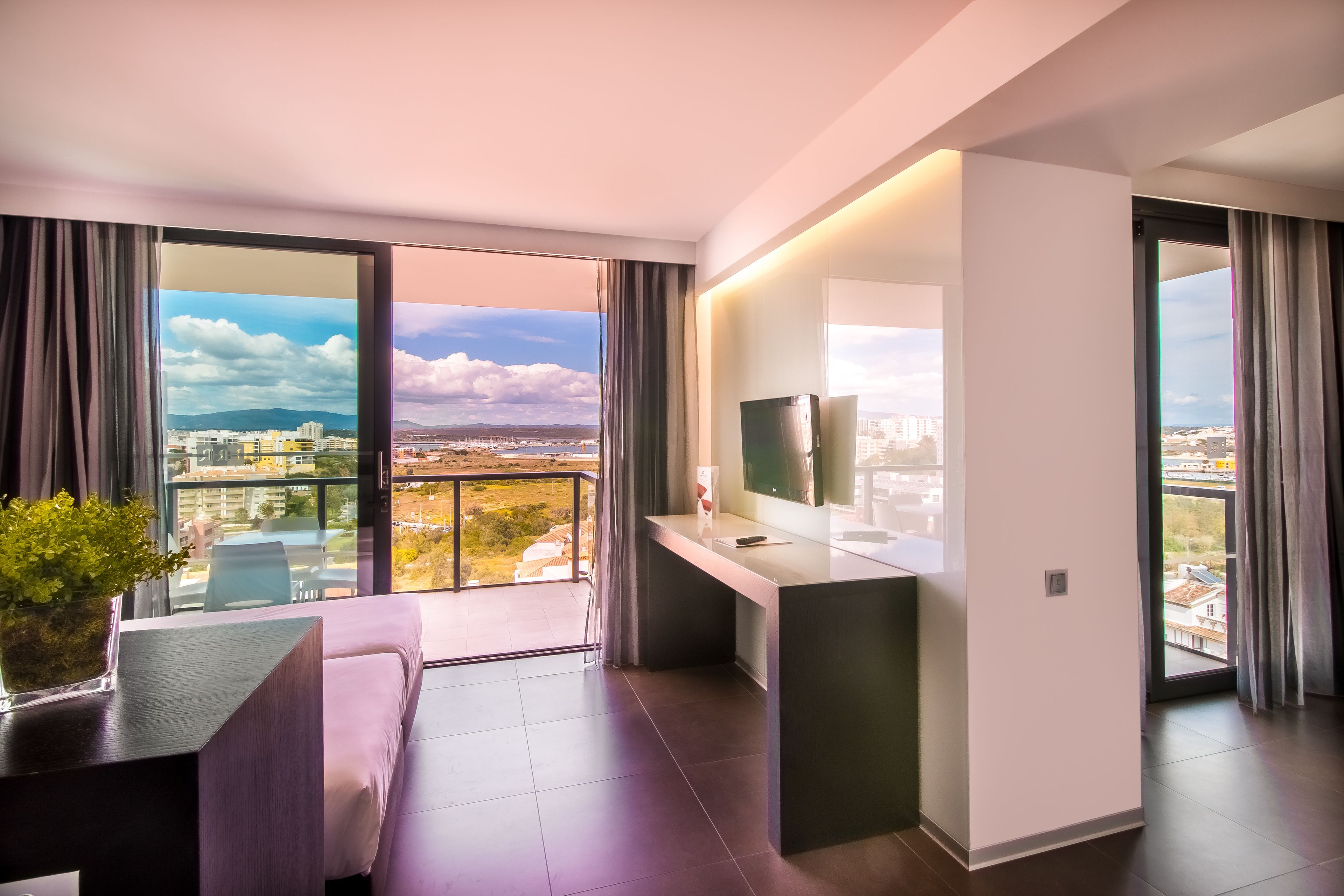 1 bedroom, pillow-top beds, minibar, in-room safe