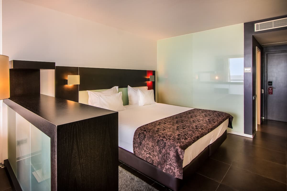 Pillowtop beds, minibar, in-room safe, blackout drapes