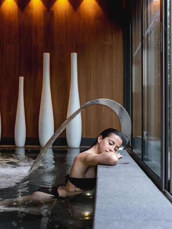 Couples treatment rooms, hot tub, steam room, Turkish bath