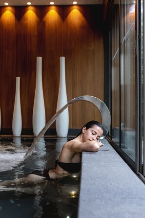 Salas de tratamientos para parejas, bañera de hidromasaje, baño turco 