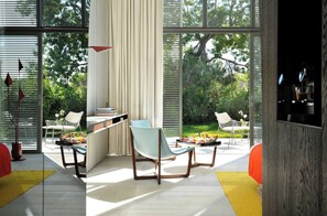 Ropa de cama de alta calidad y minibar 