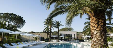 Outdoor pool, pool loungers