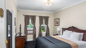 Deluxe Room, 1 King Bed, Non Smoking | Premium bedding, pillowtop beds, in-room safe, desk