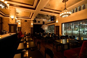 Sports bar - Hollywood Historic Hotel (Los Angeles)