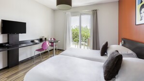 A hotel room with two beds, a desk with a flat-screen TV, a chair, and a table. - Best Western Park Hotel Geneve-Thoiry (Thoiry)