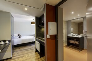 In-room safe, desk, laptop workspace, blackout curtains - Best Western Park Hotel Geneve-Thoiry (Thoiry)