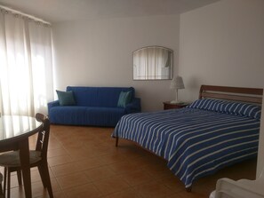 Økonomistudio, 1 dobbeltseng med sovesofa | Blendingsgardiner og wi-fi (inkludert)