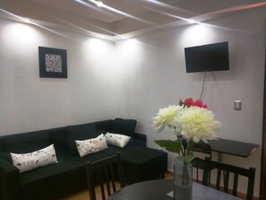 Standard Apartment, 1 Bedroom | Living room | TV - PTV Apartamentos en Albatros (Guayacanes)