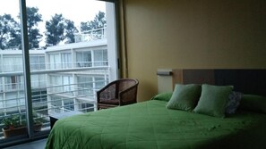 2 quartos, edredons de pluma, cofres nos quartos, quartos à prova de som