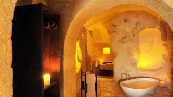 Superior Grotta | Badezimmer | Badewanne und Dusche (separat), Komfortbadewanne