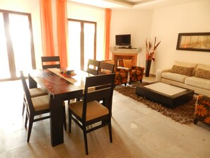 Apartment, 3 Bedrooms | Living room