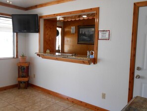 40-inch TV with cable channels - Budget Inn Siloam Springs (Siloam Springs)