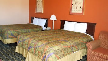 Zimmersafe, Schreibtisch, Verdunkelungsvorhänge, Bügeleisen/Bügelbrett