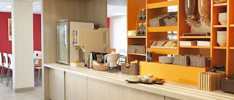 Petit déjeuner (5.00 EUR par personne)