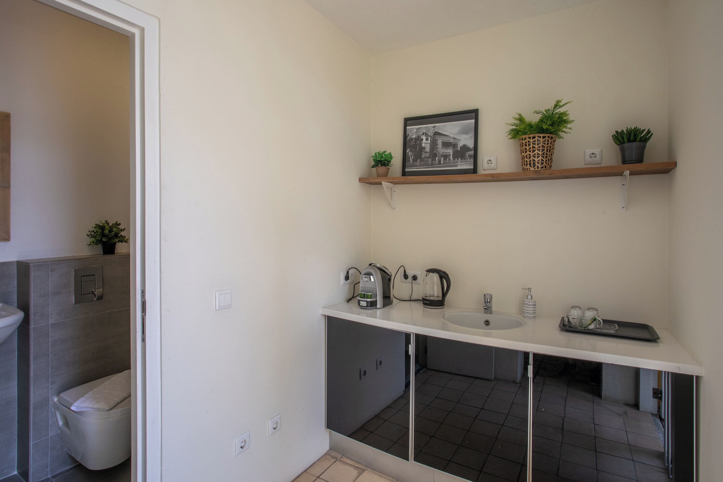 deluxe room, patio | premium bedding, in-room safe, desk, iron/ironing board