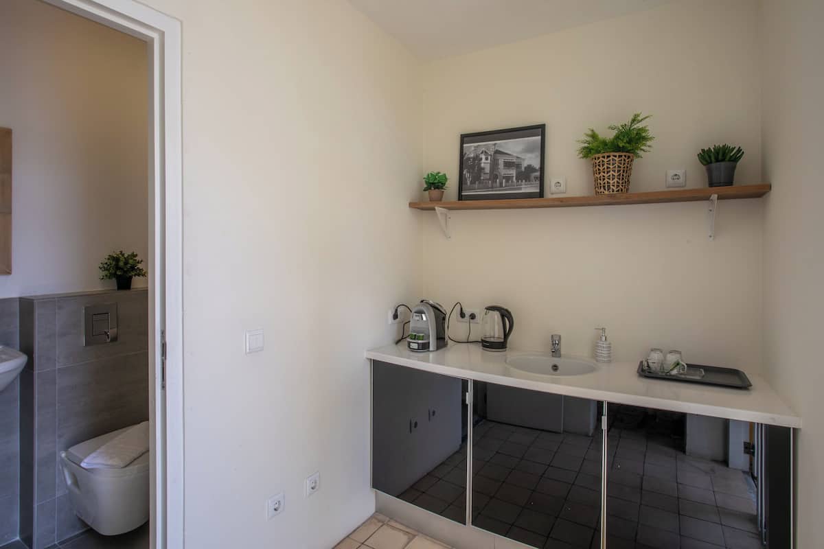 deluxe room, patio | premium bedding, in-room safe, desk, iron/ironing board