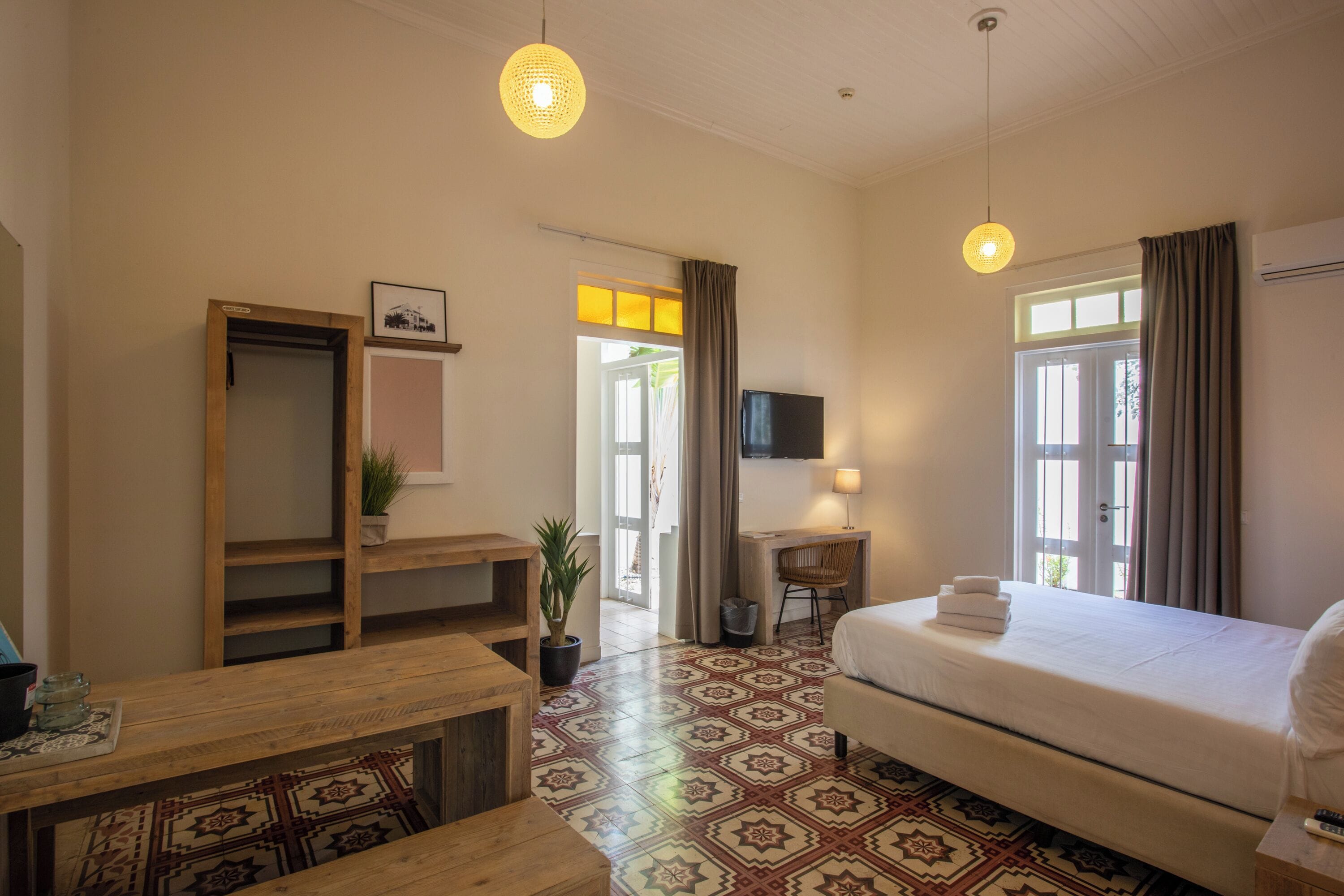 deluxe room, patio | premium bedding, in-room safe, desk, iron/ironing board