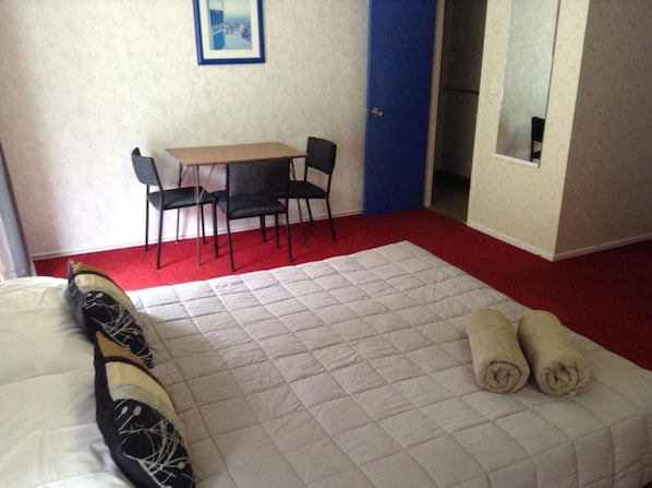Studio (Single) | Iron/ironing board, free WiFi, bed sheets
