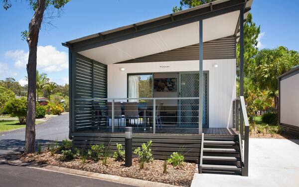 Gateway Lifestyle Lorikeet