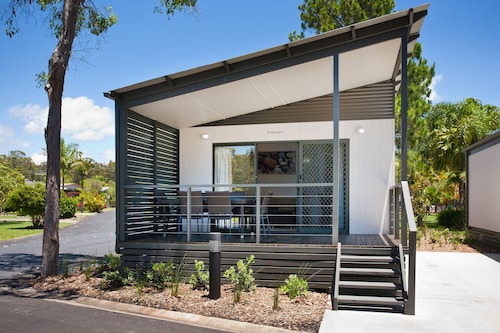 Gateway Lifestyle Lorikeet