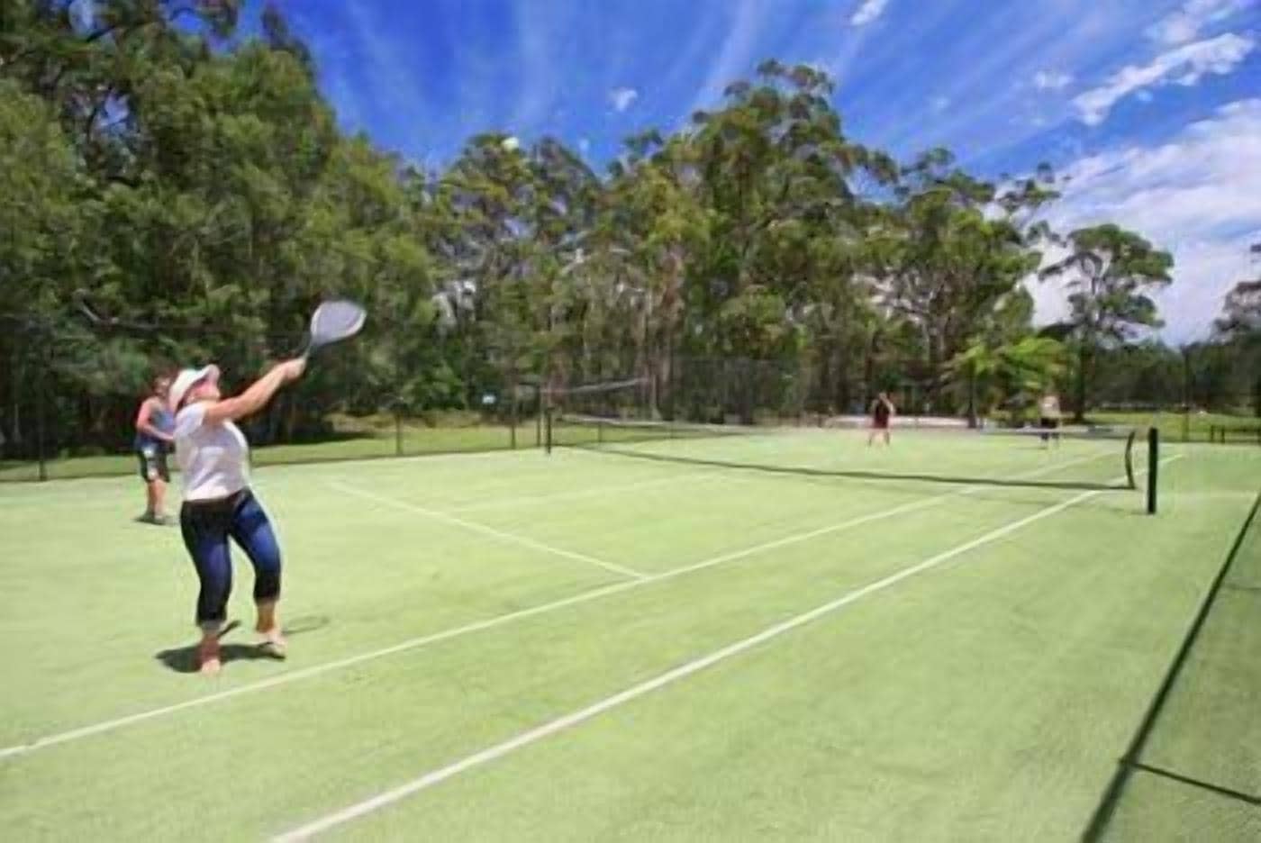 สนามเทนนิส