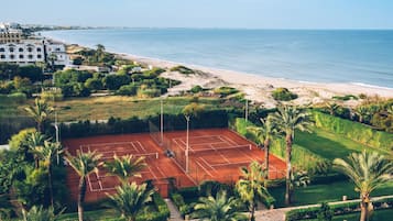 Tenniskenttä