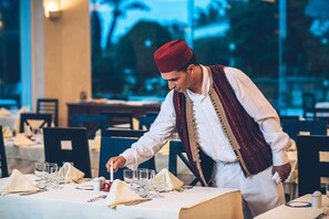 3 restauranter; serverer frokost