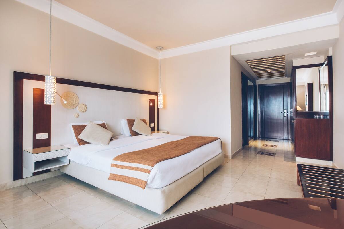 minibar, in-room safe, individually decorated, individually furnished