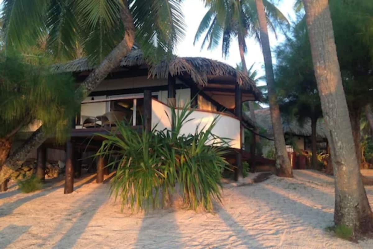 Studio Beachfront Bungalow (+ A La Carte Breakfast & WiFi) | 1 bedroom, in-room safe, soundproofing, iron/ironing board