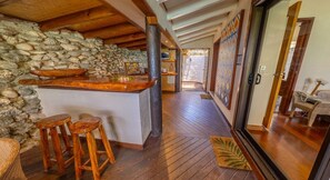 In-room safe, soundproofing, iron/ironing board, WiFi - Tamanu Beach (Aitutaki)
