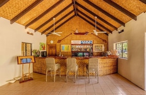 2 bars/lounges, beach bar