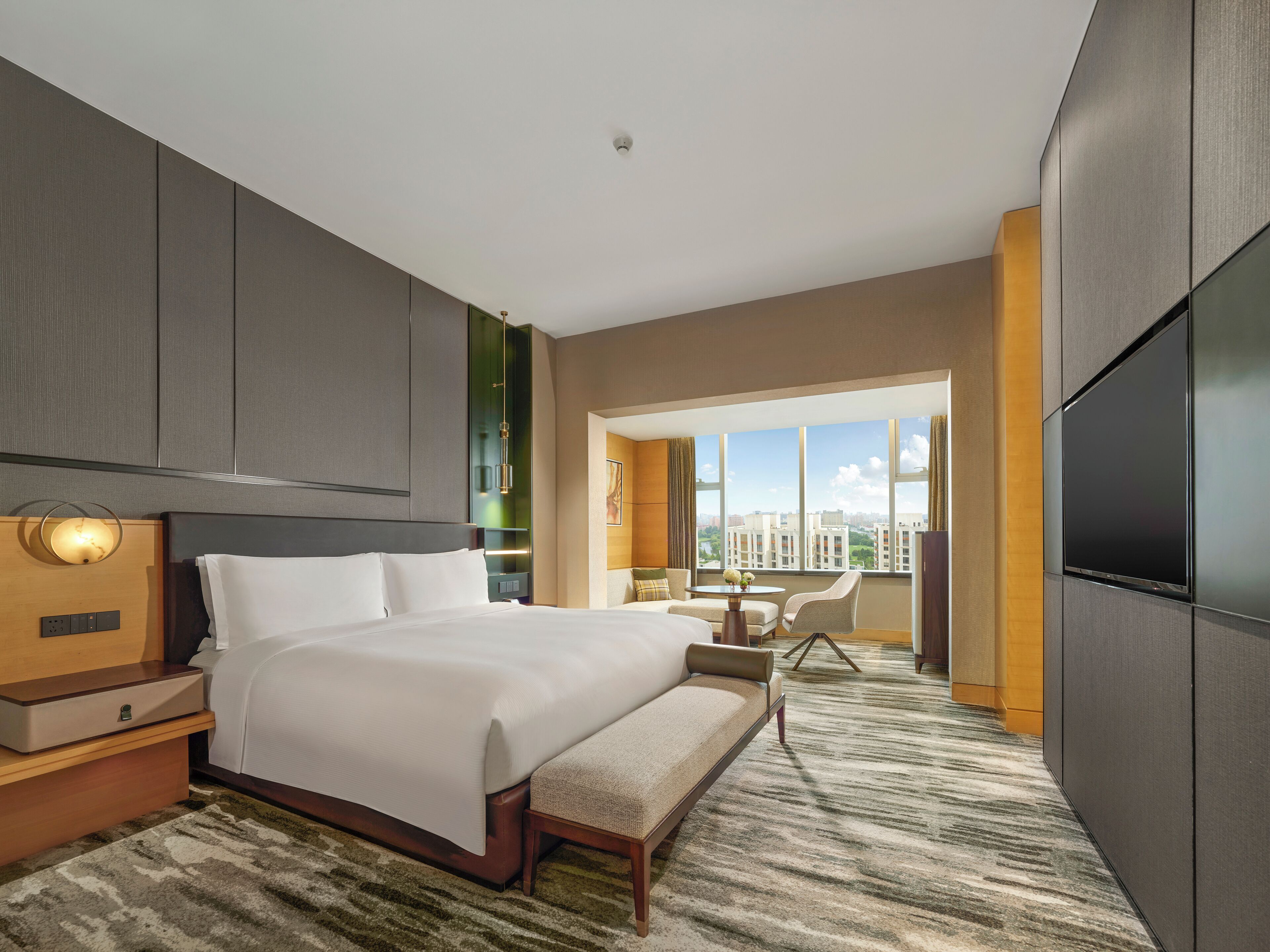 Rom, 1 kingsize-seng | Sengetøy av topp kvalitet, dundyner, minibar og safe på rommet