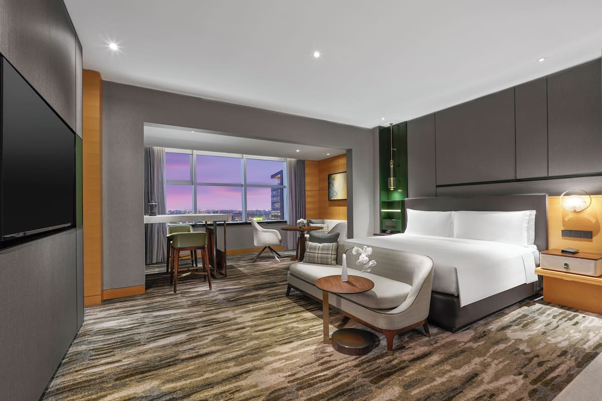 King Executive Studio | Premium bedding, down duvets, minibar, in-room safe