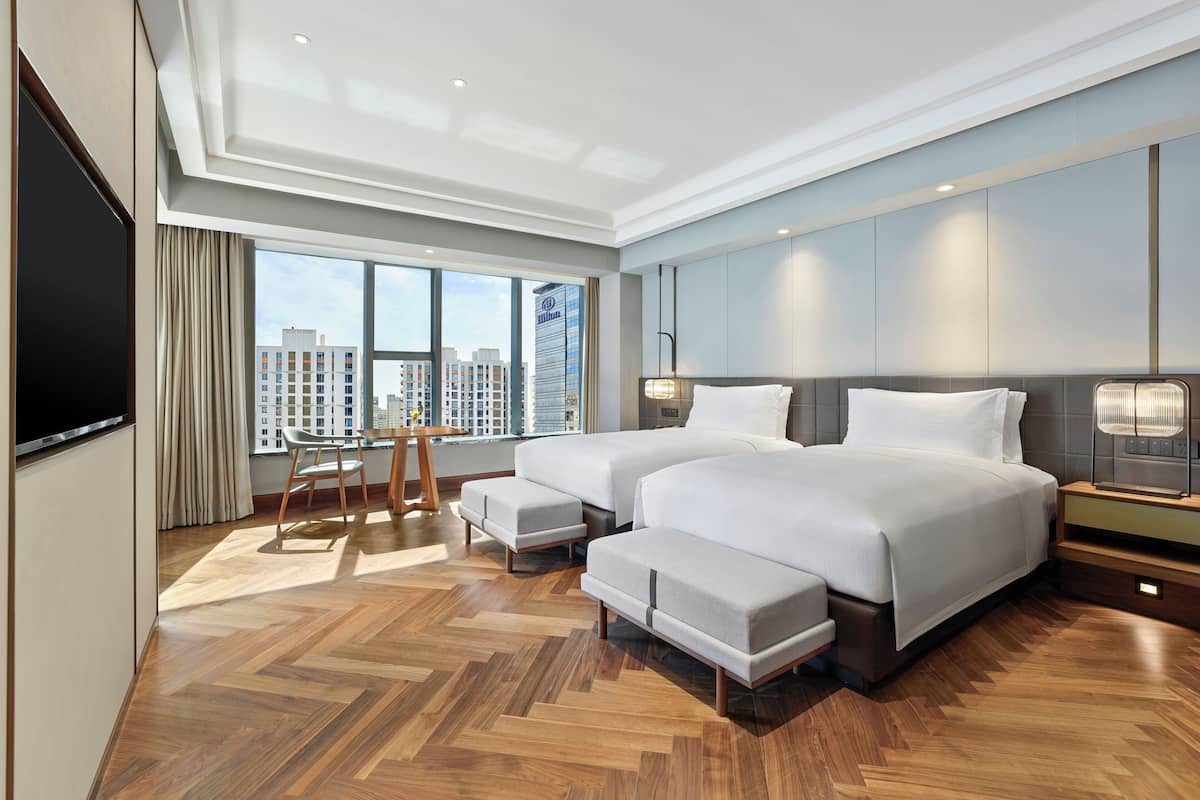 Hilton Premier Twin | Premium bedding, down duvets, minibar, in-room safe