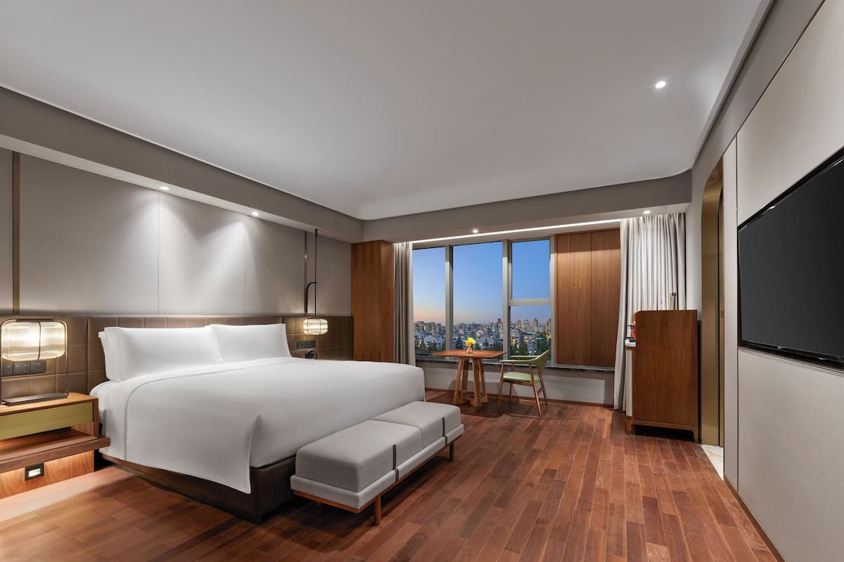 Hilton Executive King | Premium bedding, down duvets, minibar, in-room safe