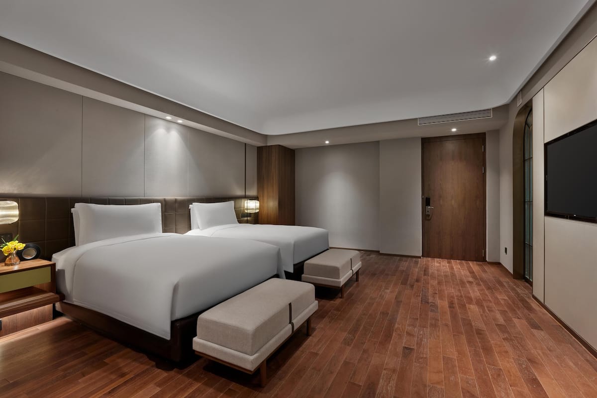 Ropa de cama de alta calidad, cubrecamas y minibar