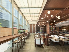 Executive lounge - Hilton Shanghai Hongqiao (Shanghai)
