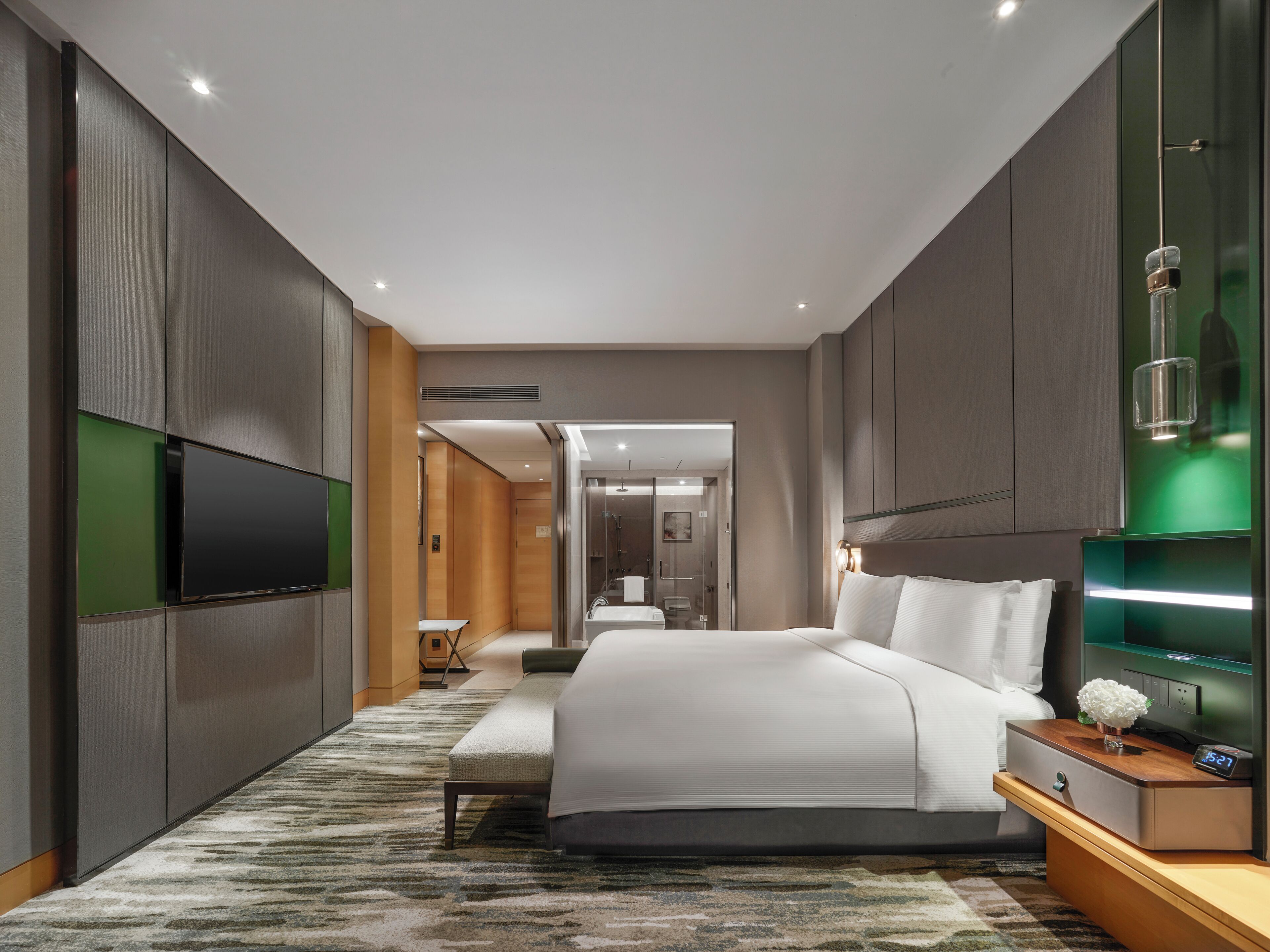 Suite – deluxe, 1 kingsize-seng | Sengetøy av topp kvalitet, dundyner, minibar og safe på rommet