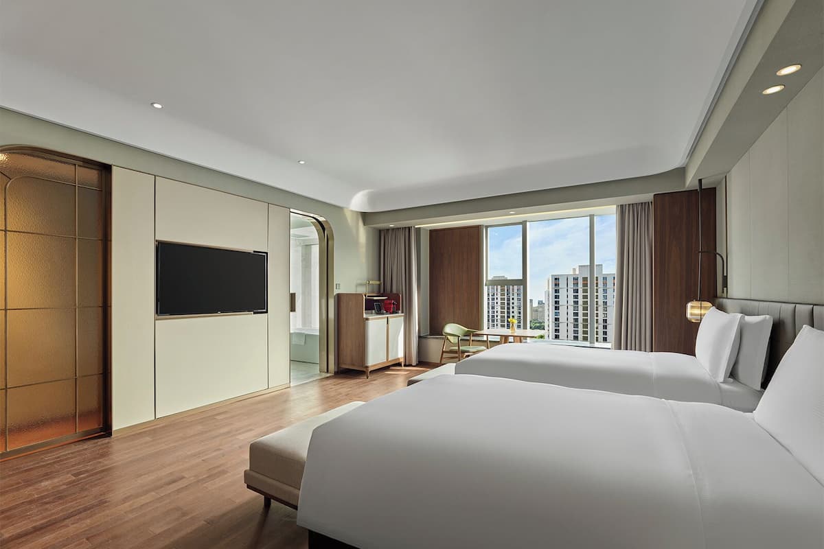 Hilton Executive Twin | Premium bedding, minibar, in-room safe, individually decorated