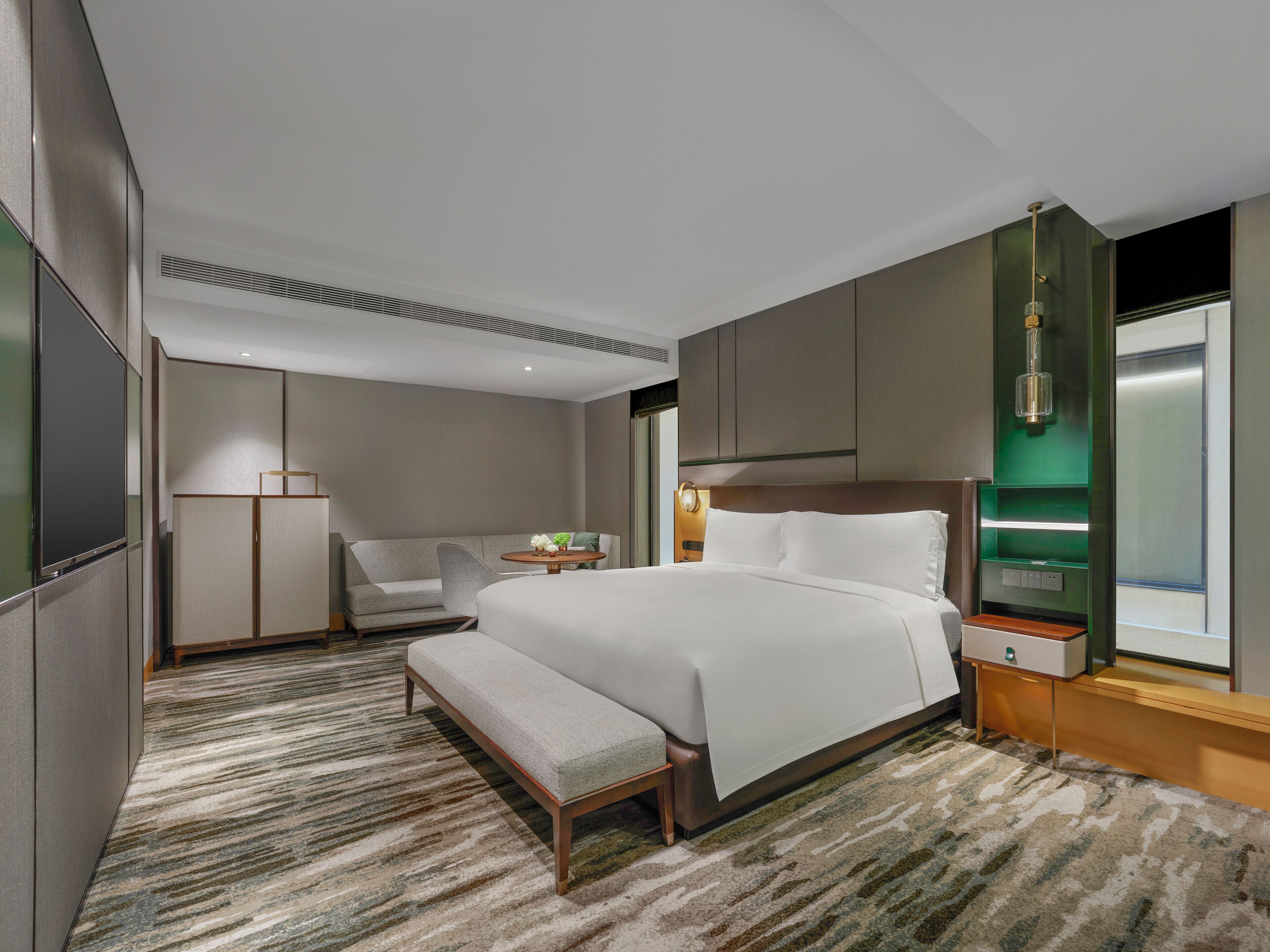 Studio, 1 kingsize-seng (Hilton Tranquil) | Sengetøy av topp kvalitet, dundyner, minibar og safe på rommet