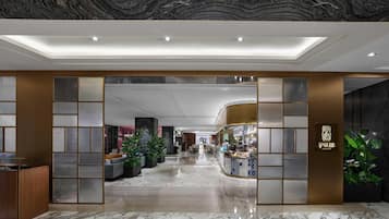 Phục vụ bữa sáng, bữa trưa, bữa tối, món ăn mang phong cách quốc tế