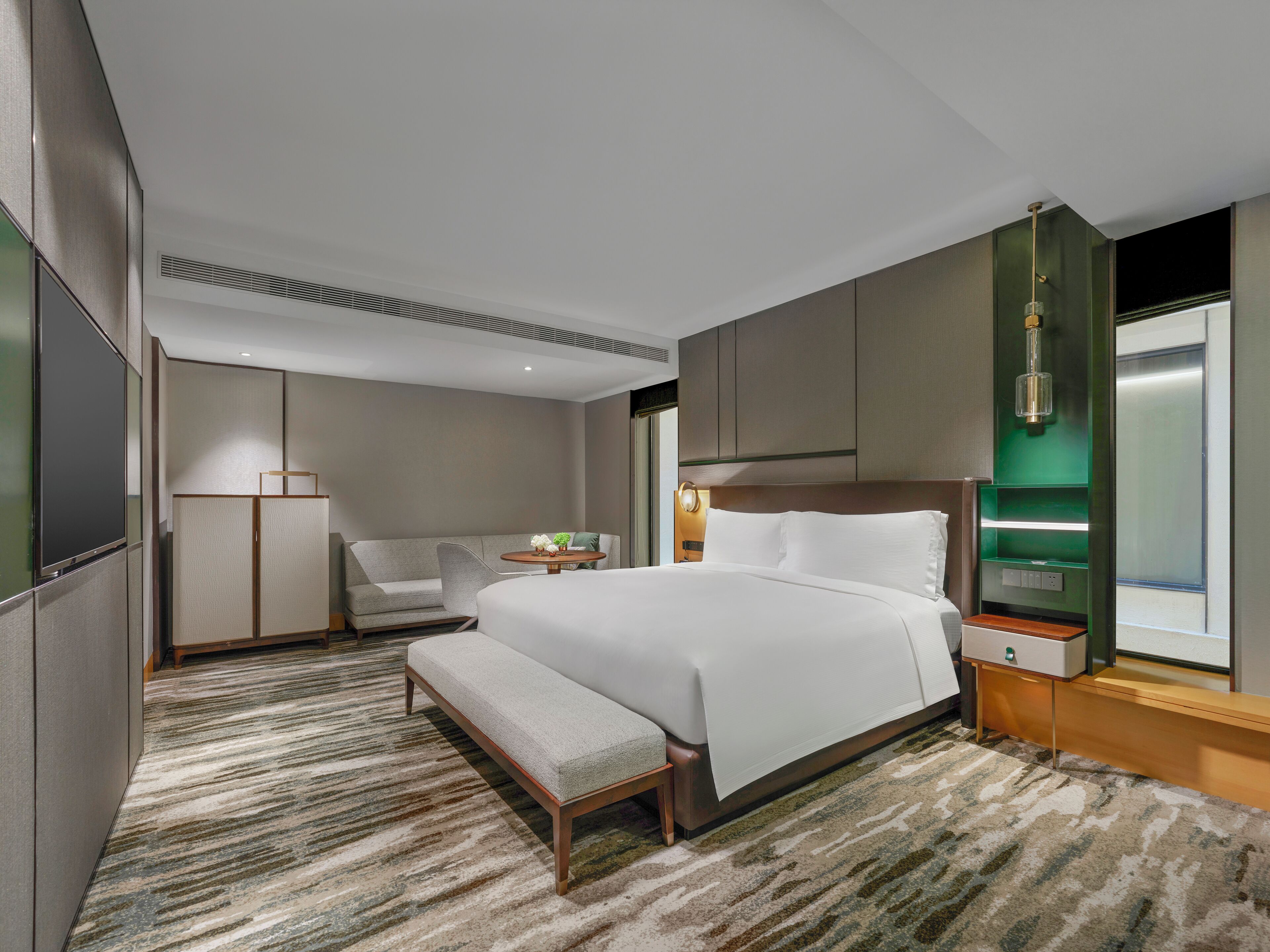 Rom – basic, 1 kingsize-seng | Sengetøy av topp kvalitet, dundyner, minibar og safe på rommet