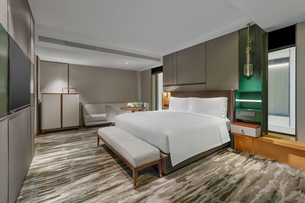 Tranquil Sleep Deluxe King | Premium bedding, down duvets, minibar, in-room safe