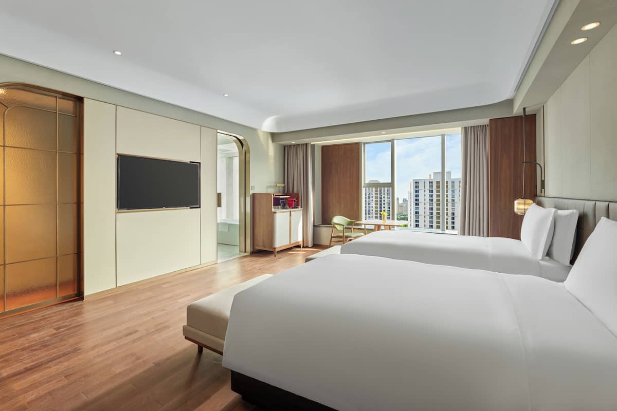 Hilton Executive Twin | Premium bedding, down duvets, minibar, in-room safe