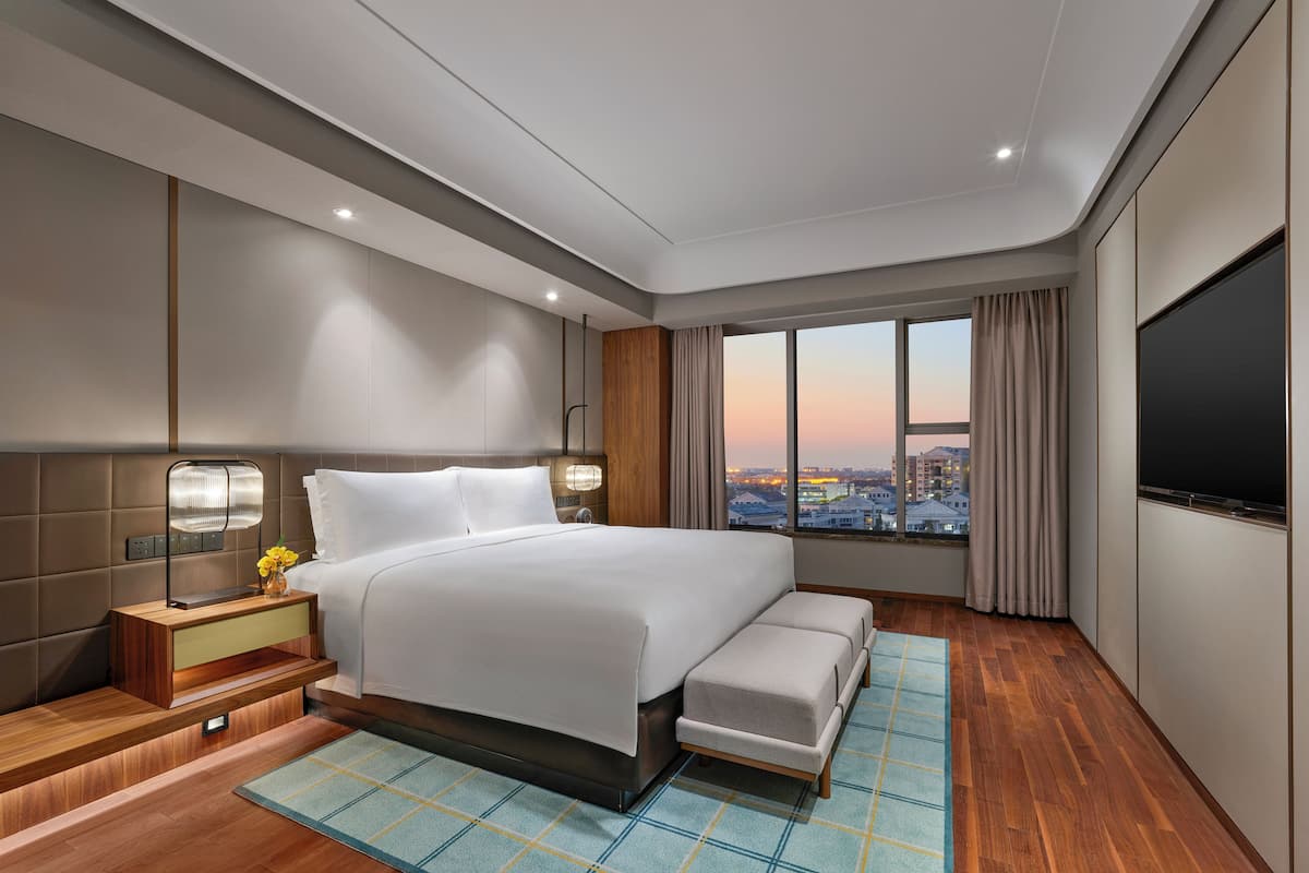 King Executive Suite | Premium bedding, down duvets, minibar, in-room safe