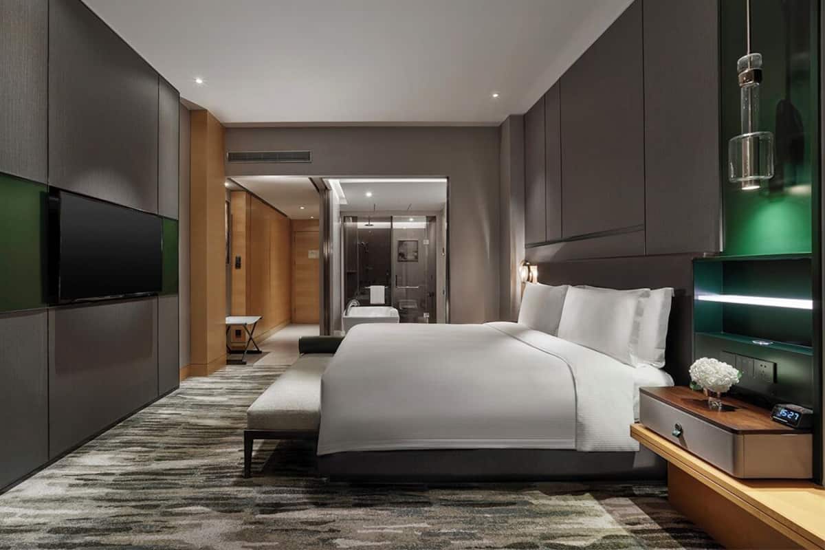 Premium bedding, down duvets, minibar, in-room safe