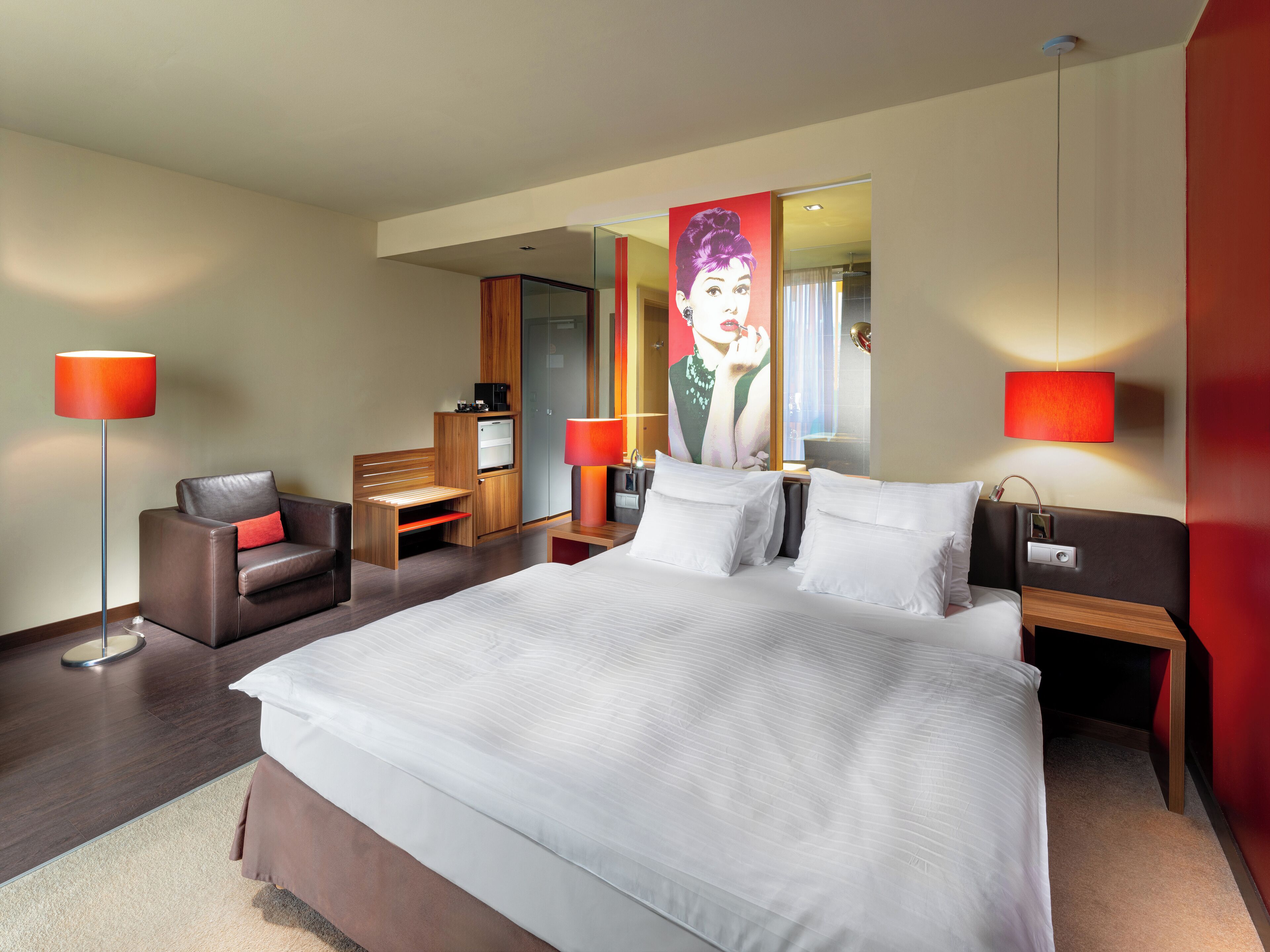 標準客房, 1 張特大雙人床, 非吸煙房 | 客房內保險箱、書桌、筆電工作空間、隔音