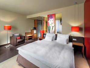 Caja de seguridad en la habitación y escritorio 